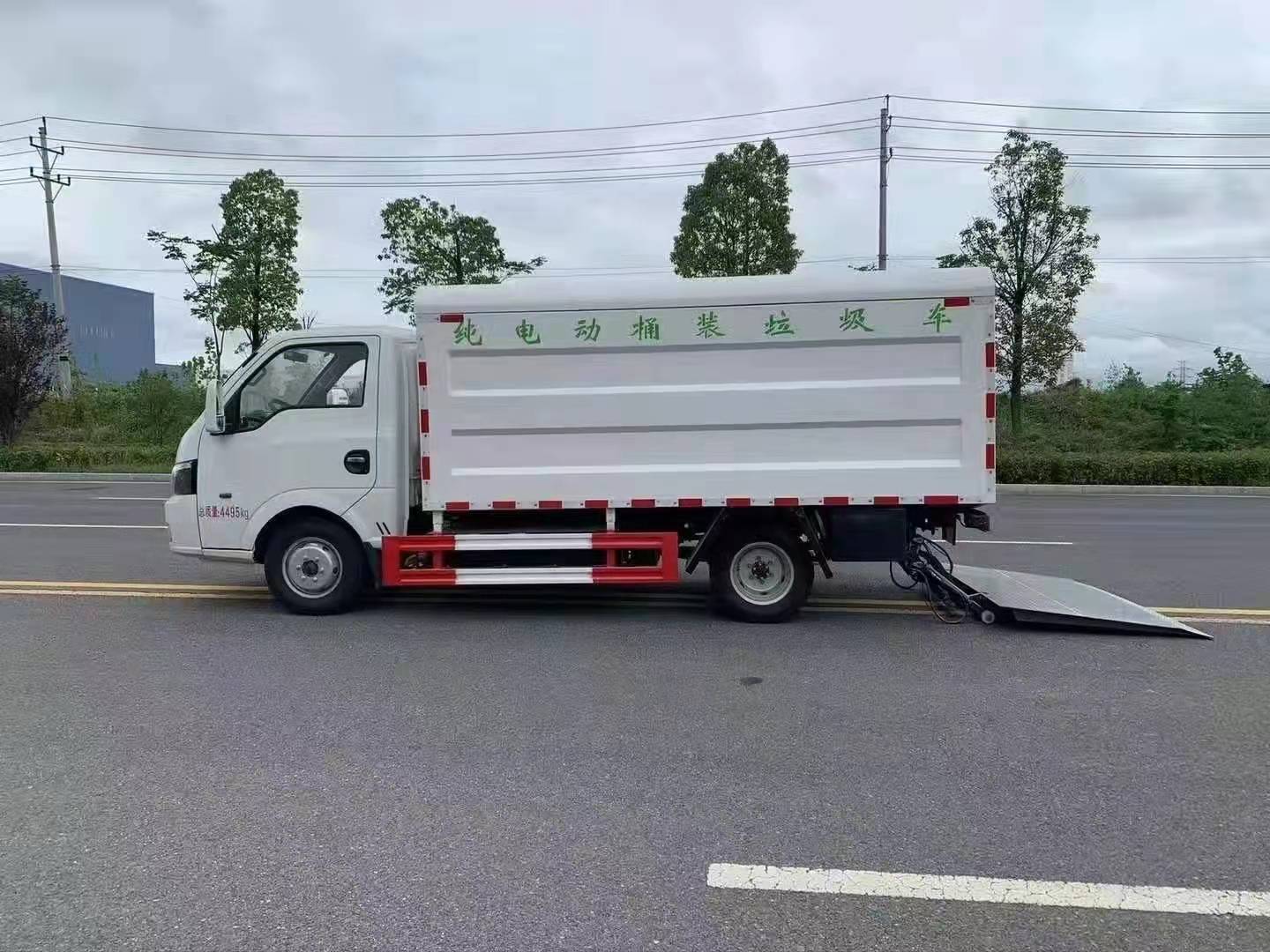 東風(fēng)華神純電動密封式桶裝垃圾車