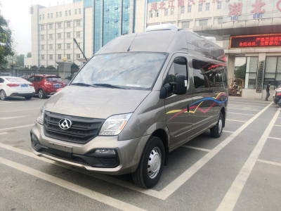 上汽大通V80長(zhǎng)軸高頂B型房車(chē)