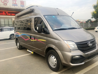 上汽大通V80長(zhǎng)軸高頂B型房車(chē)